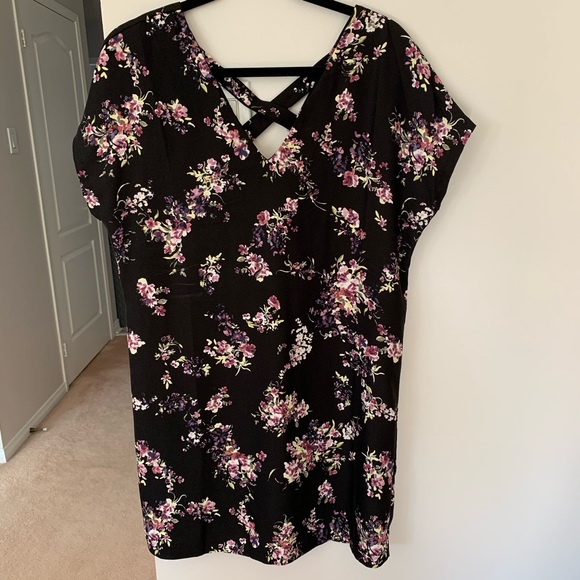 🆕 Dynamite Floral Dress (SMALL & MEDIUM)